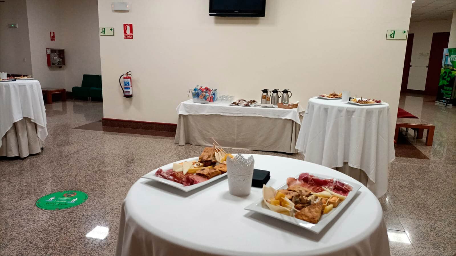 Comidas sabrosas e iluminaciones espectaculares